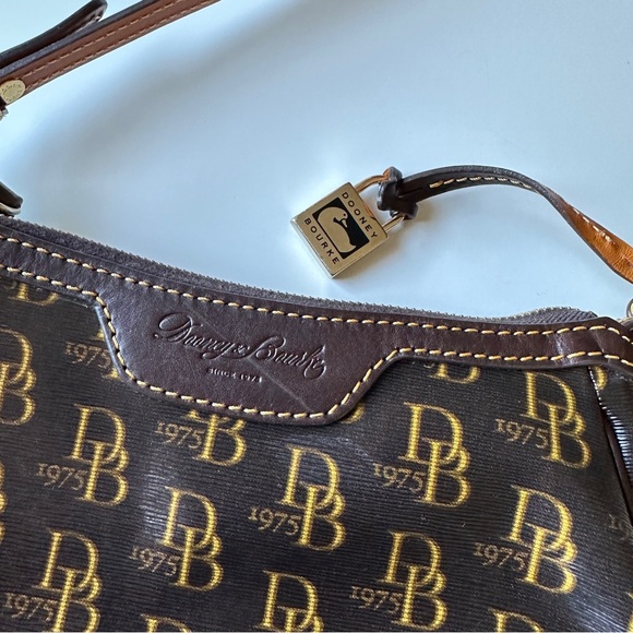DOONEY & BOURKE 1975 SIGNATURE SHOULDER BAG - Picture 2 of 14